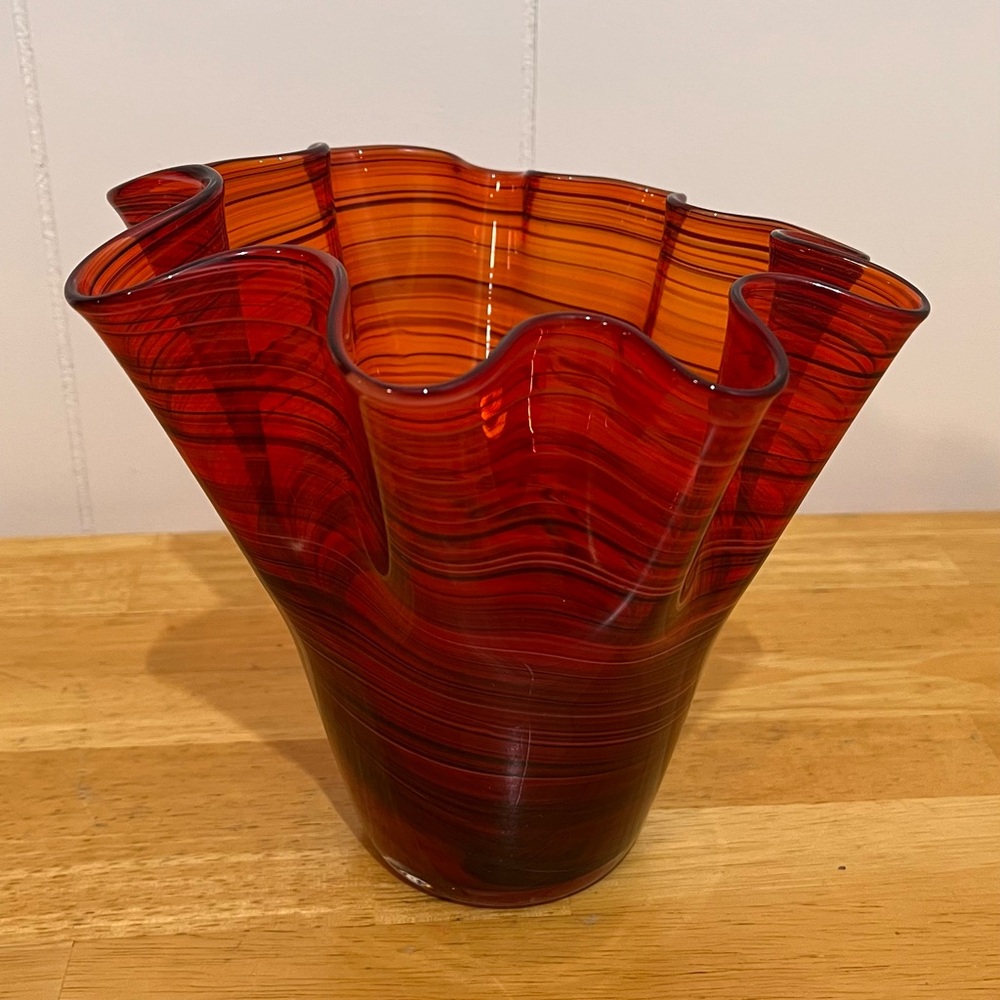Art Glass 'Venini' Style Glass Handkerchief Vase 7” Tall S0184.03